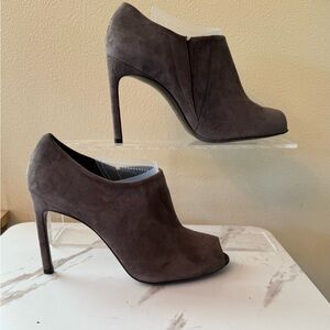 Stuart Weitzman Altamira Gray Suede Bootie Stilettos, NWOB, Size 9.